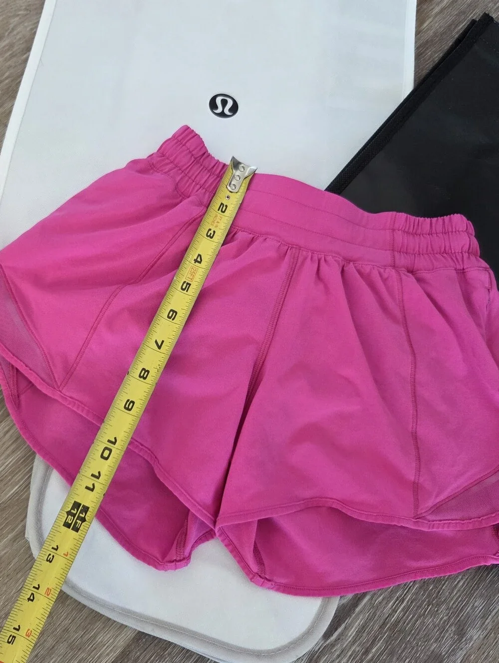 Lululemon Hotty Hot Low-Rise Short 2.5